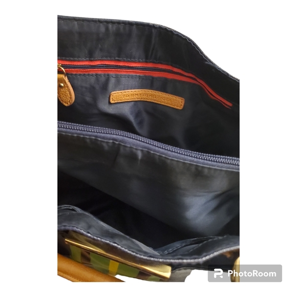 Tommy Hilfiger purse - Picture 4 of 4